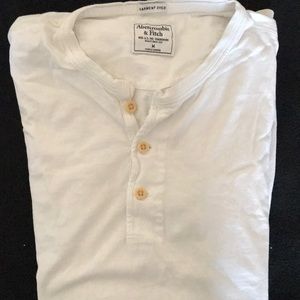 Men’s 3 buttoned Tshirt